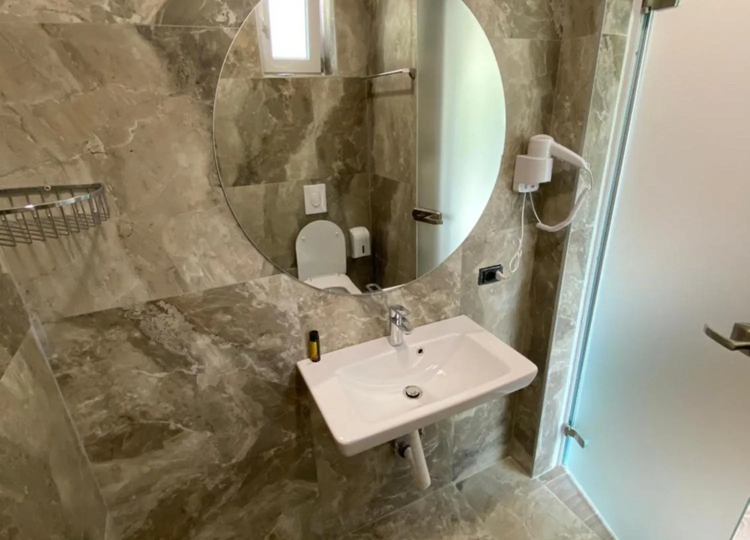 Venis Hotel Tirana 4*,